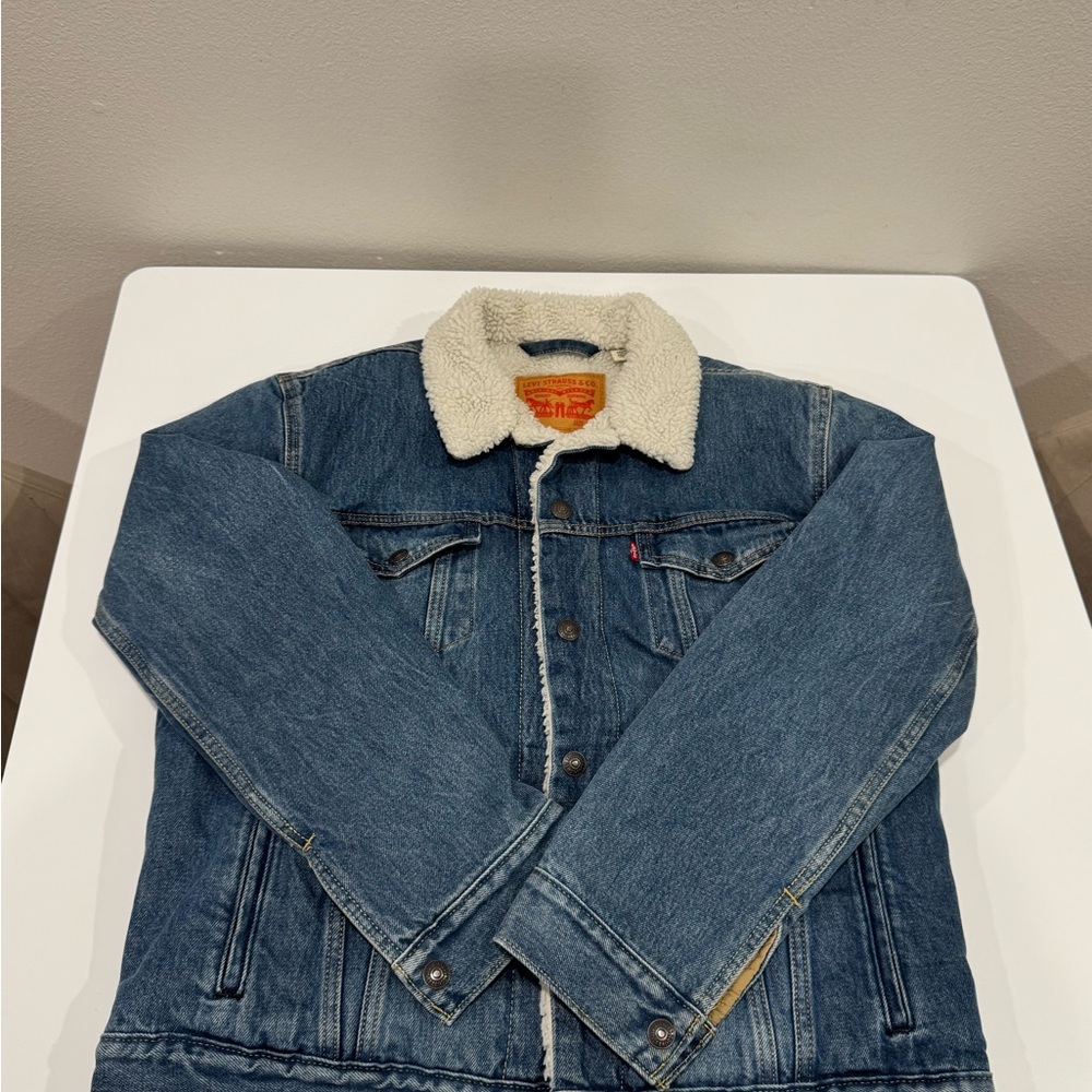 Levi's Classic Blue Denim Jacket with Cream Sherpa